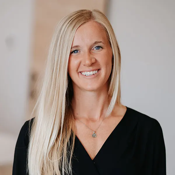 Best Chiropractor Near Me in Fargo, ND. Chiropractor Dr. Emily Payne of Peak Spine & Wellness.